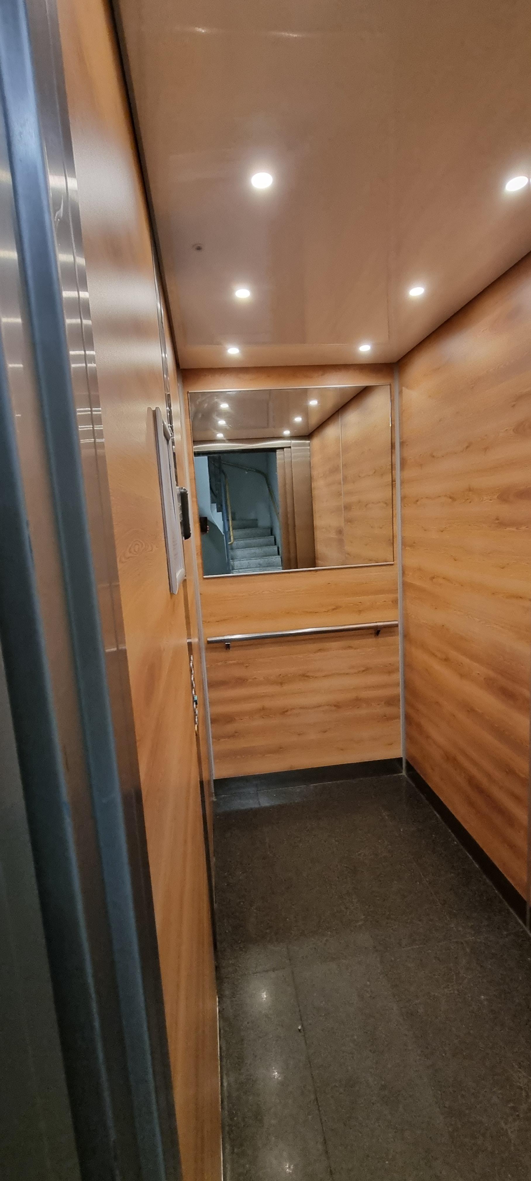 BRF Sjöstaden 2 Hiss efter foliering